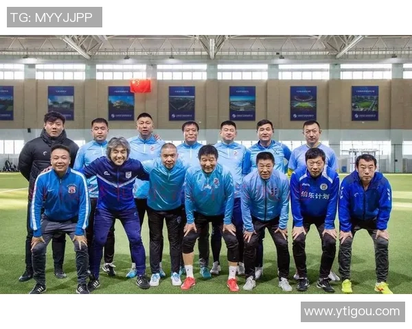 足球巨星们携手同框 展现无尽荣耀与友谊的精彩瞬间